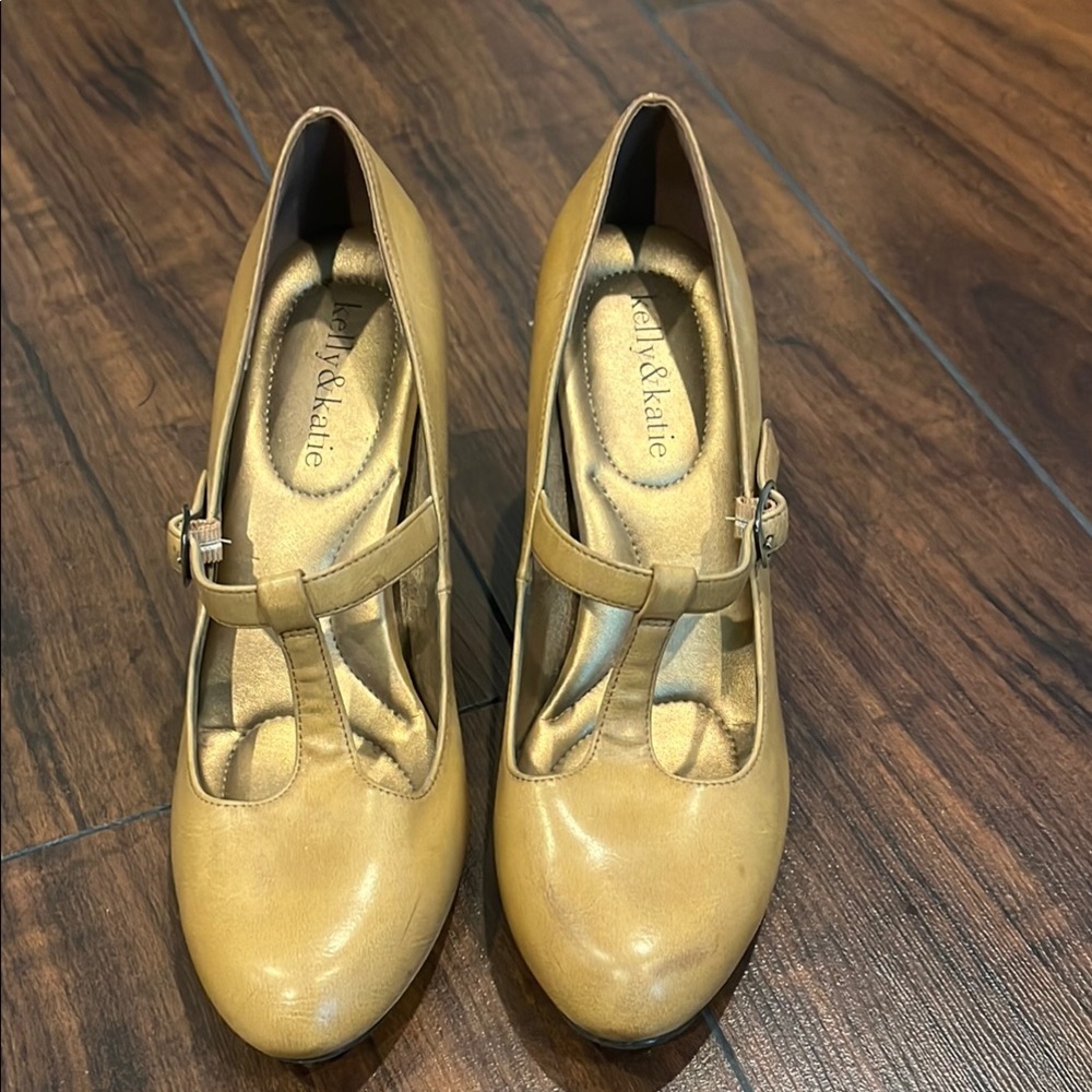 🎀 Kelly & Katie Mustard Yellow T-Strap Heels – Size 8 🎀